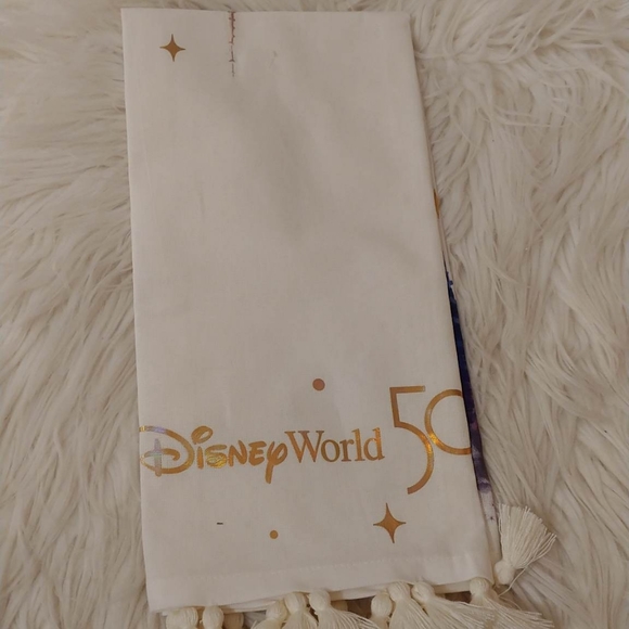 💝FIRM! NWT DISNEY PARKS WALT DISNEY WORLD 50TH ANNIVERSARY KITCHEN TOWEL - Picture 6 of 7